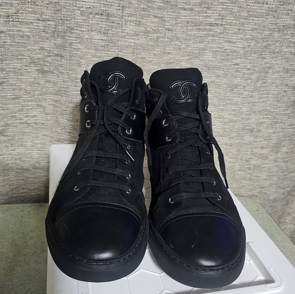 Authentic chanel canvas high top,men, black, size 11,used in good condition. - Picture 3 of 6